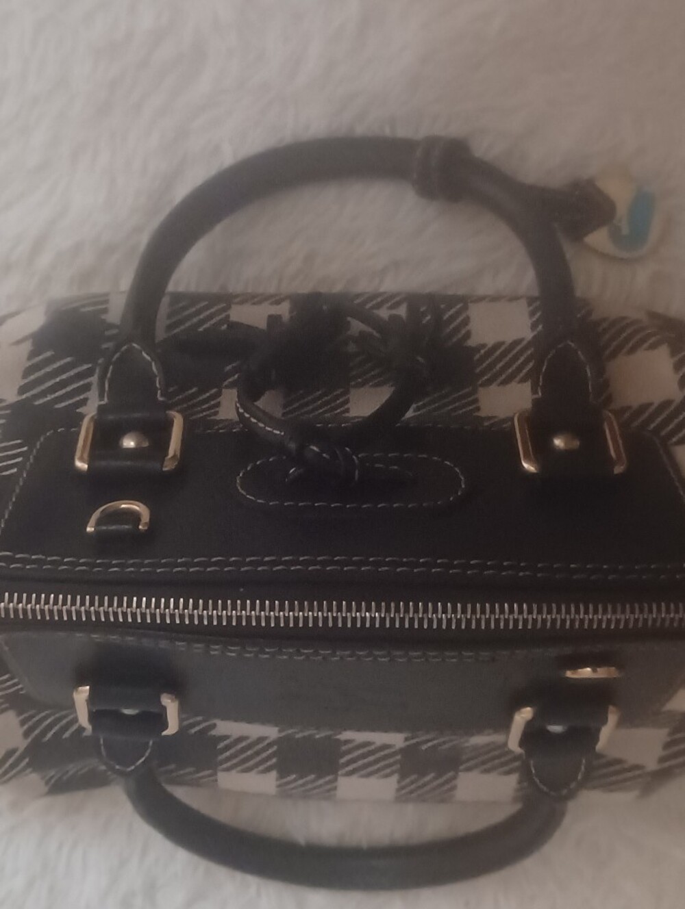 Dooney & Bourke VINTAGE Bag WITH CHARM, 11x7 slight stain and fading on bottom. - Picture 7 of 11